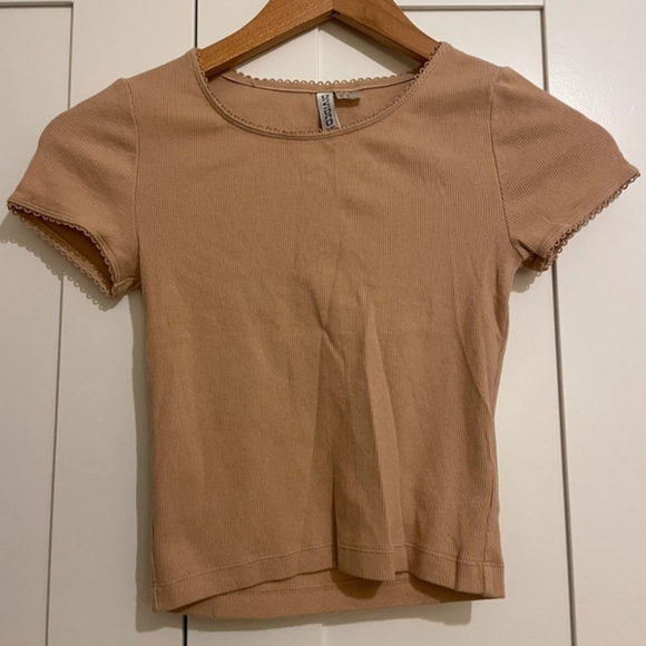 Tops - New apricot H&M Divided t-shirt
